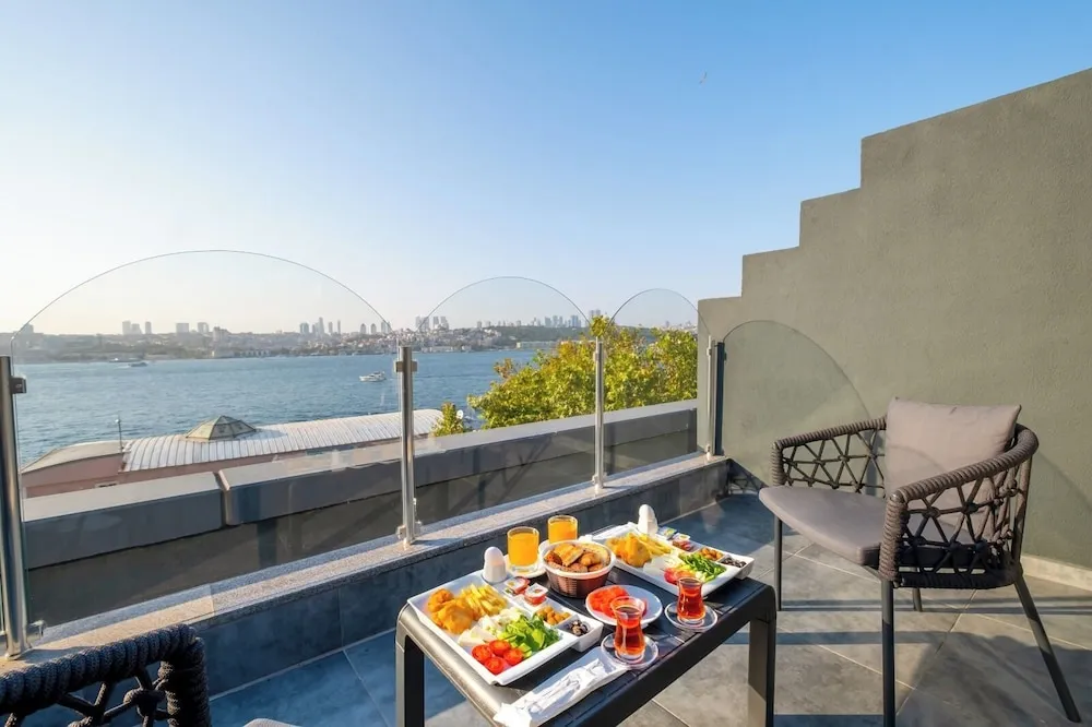 Panoramic Penthouse with Sea View