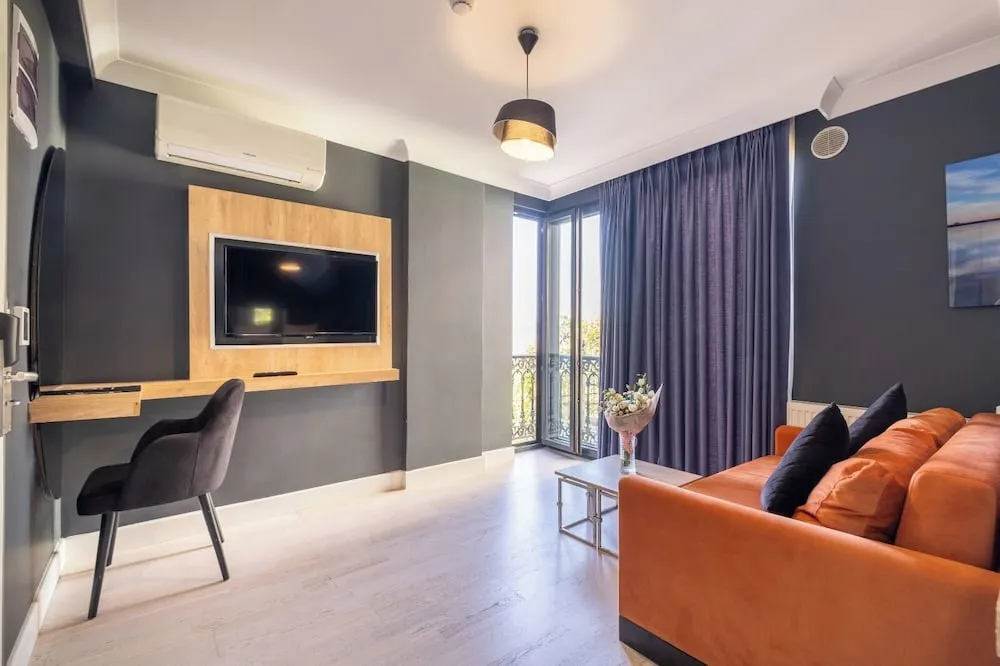 Double Room with Partial Bosphorus View