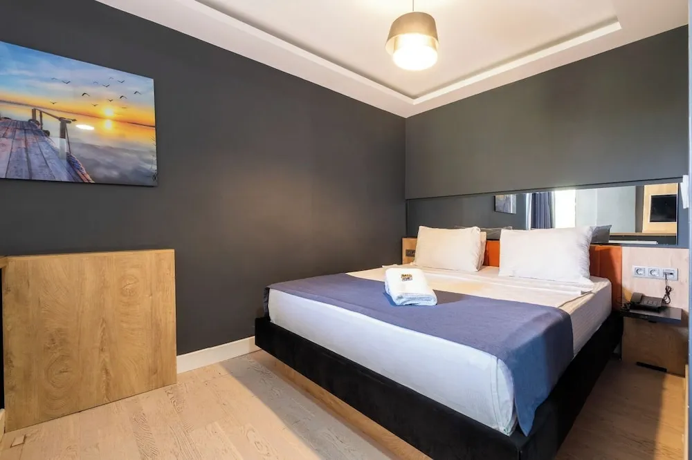 Double Room with Partial Bosphorus View