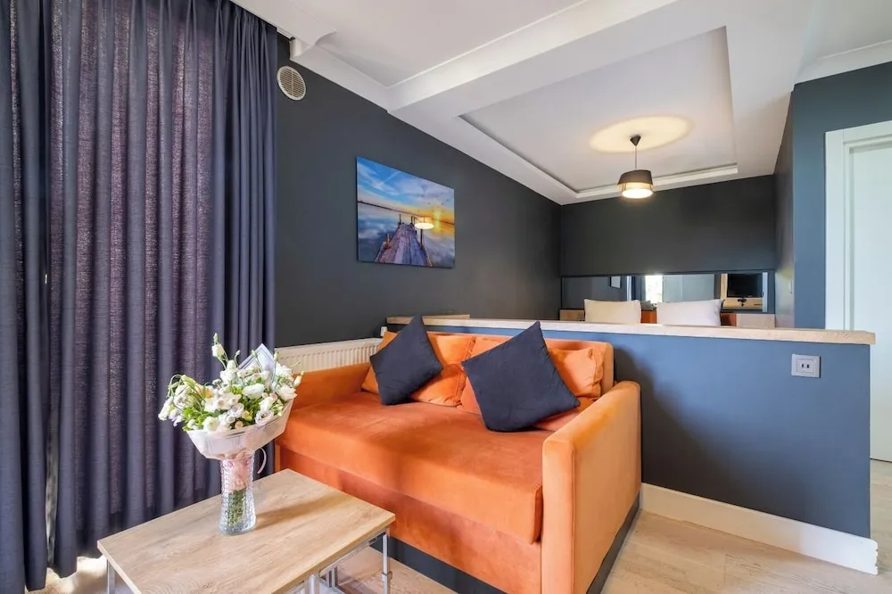 Double Room with Partial Bosphorus View