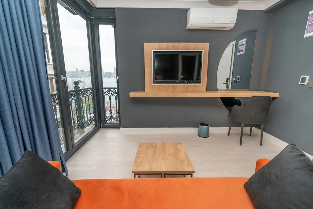 Double Room with Partial Bosphorus View
