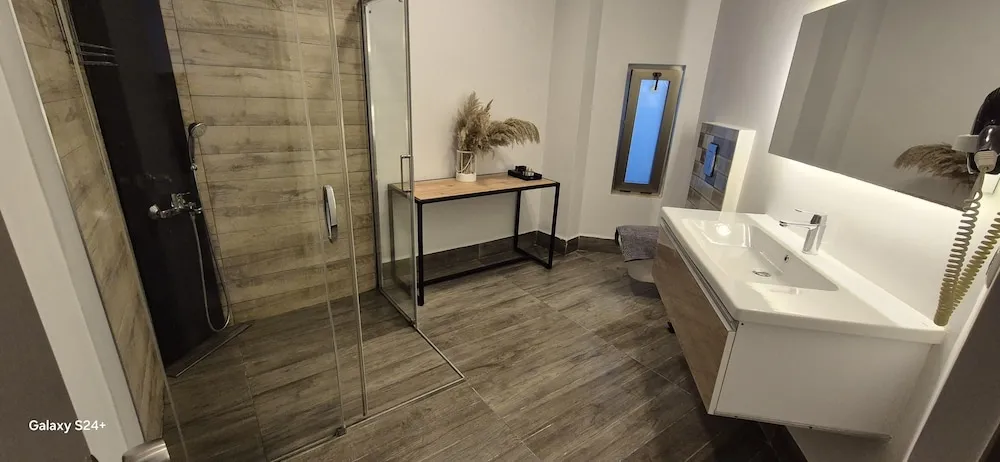 Deluxe Oda, Havuz Manzaralı