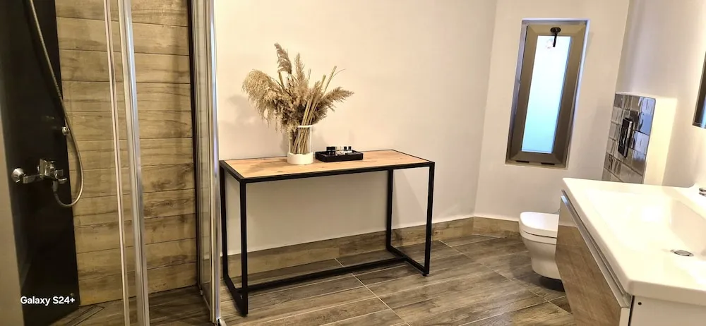 Deluxe Oda, Havuz Manzaralı