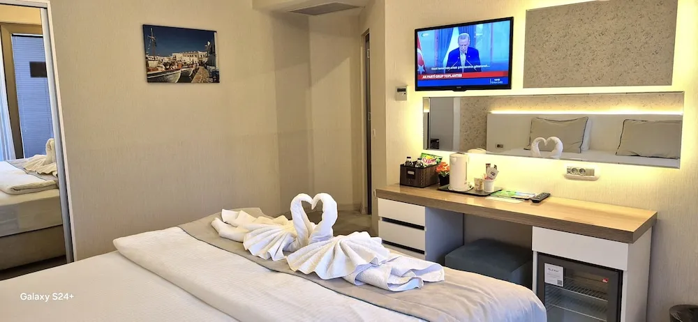 Deluxe Oda, Havuz Manzaralı