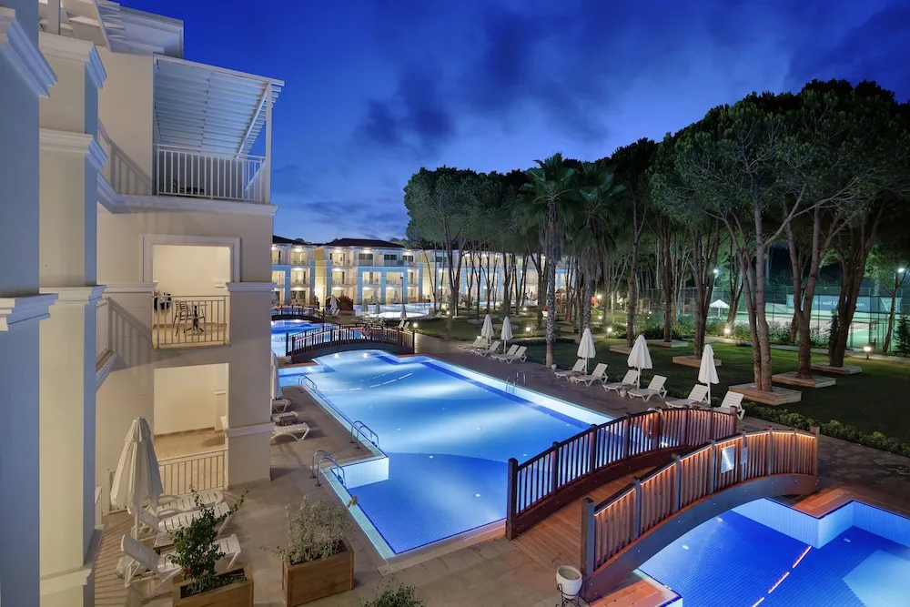 Jasmine Lake House Pool