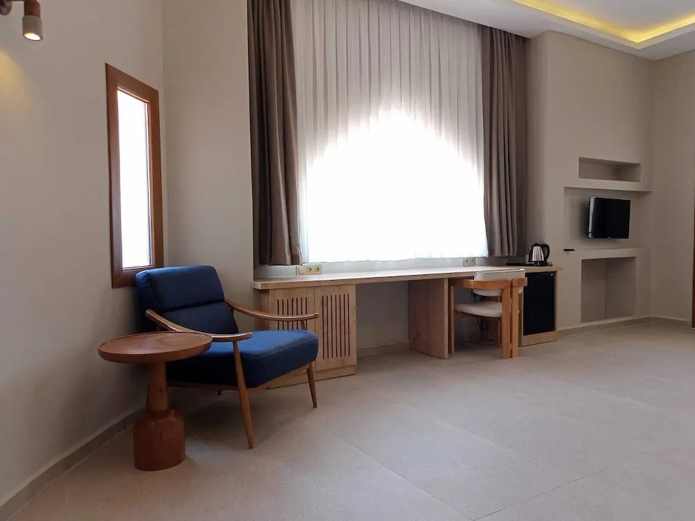 Deluxe Tek Büyük Yataklı Oda, Balkon, Deniz Manzaralı