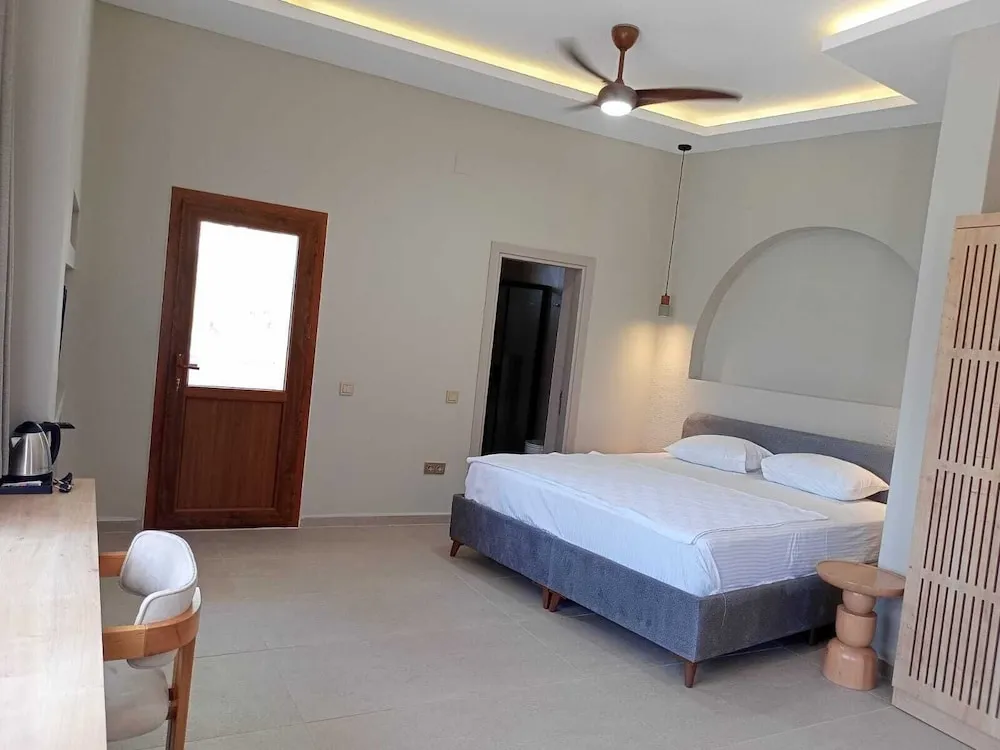 Deluxe Tek Büyük Yataklı Oda, Balkon, Deniz Manzaralı