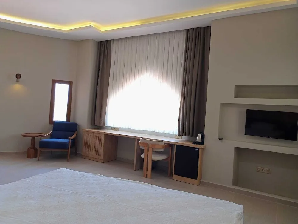 Deluxe Tek Büyük Yataklı Oda, Balkon, Deniz Manzaralı
