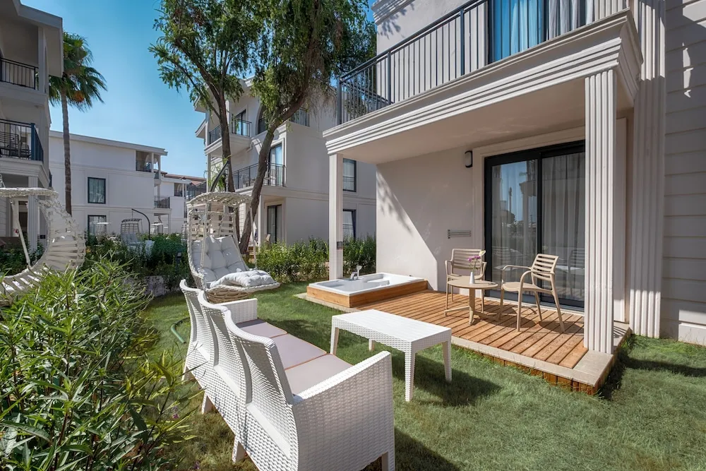 SELECTUM GARDEN ROOM WITH JAKUZZI