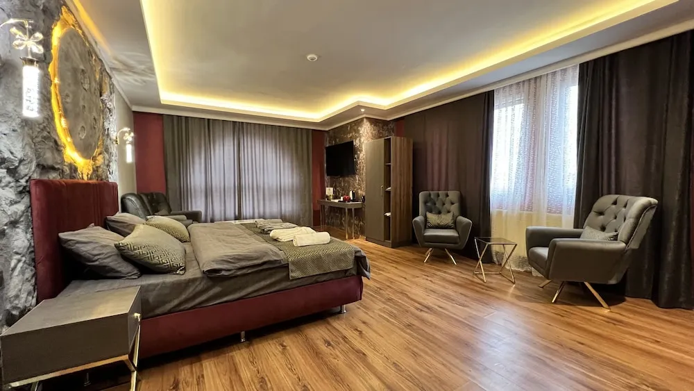 Luxury Oda, 1 Büyük (Queen) Boy Yatak, Sigara İçilmez, Bahçe Manzaralı