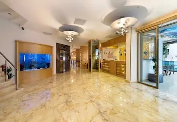 Aurasia Deluxe Hotel