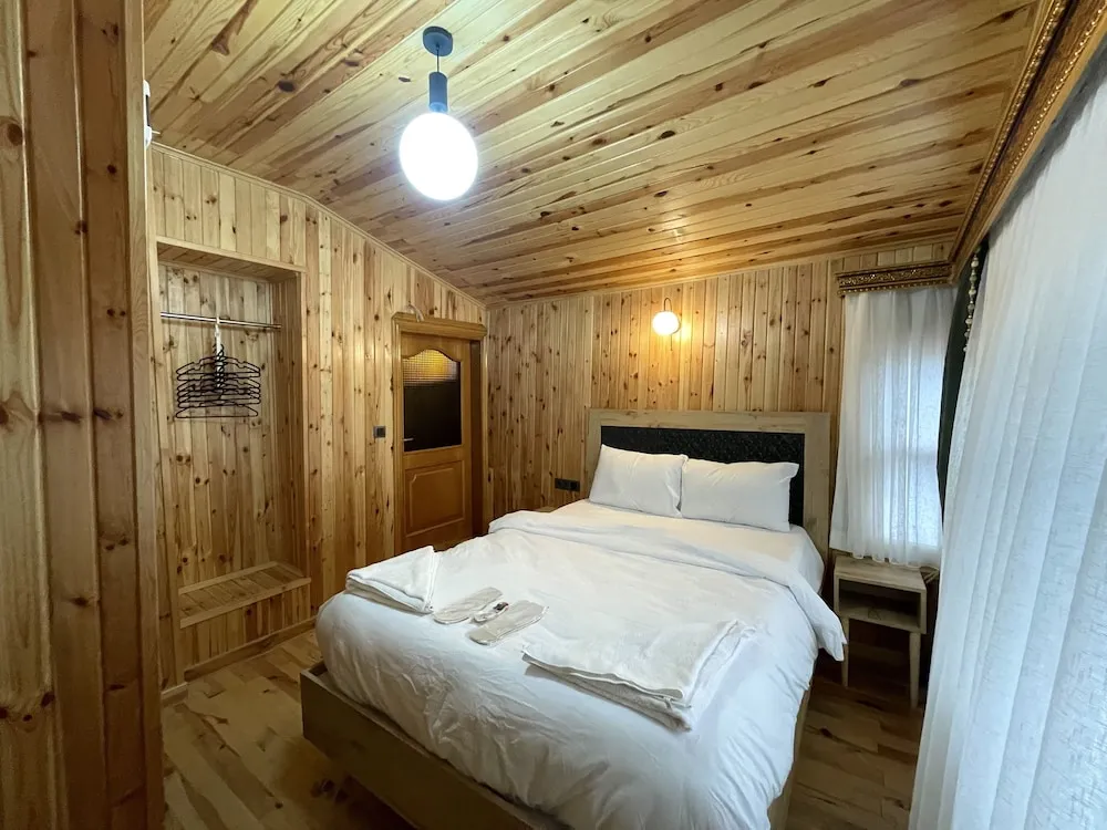 Basic Oda, 1 Büyük (Queen) Boy Yatak, Sigara İçilmez