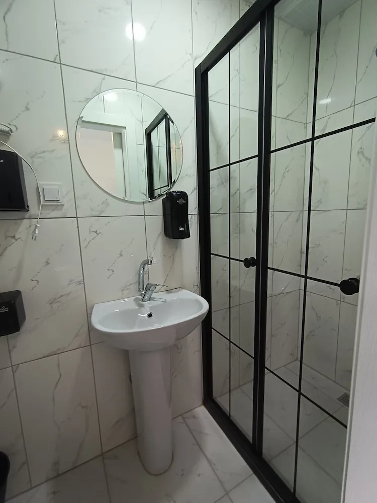 Basic Tek Büyük Yataklı Oda