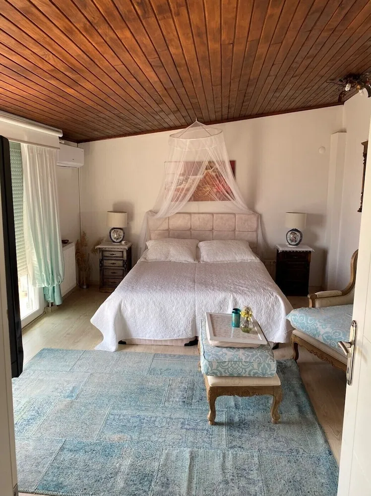Honeymoon Tek Büyük Yataklı Oda