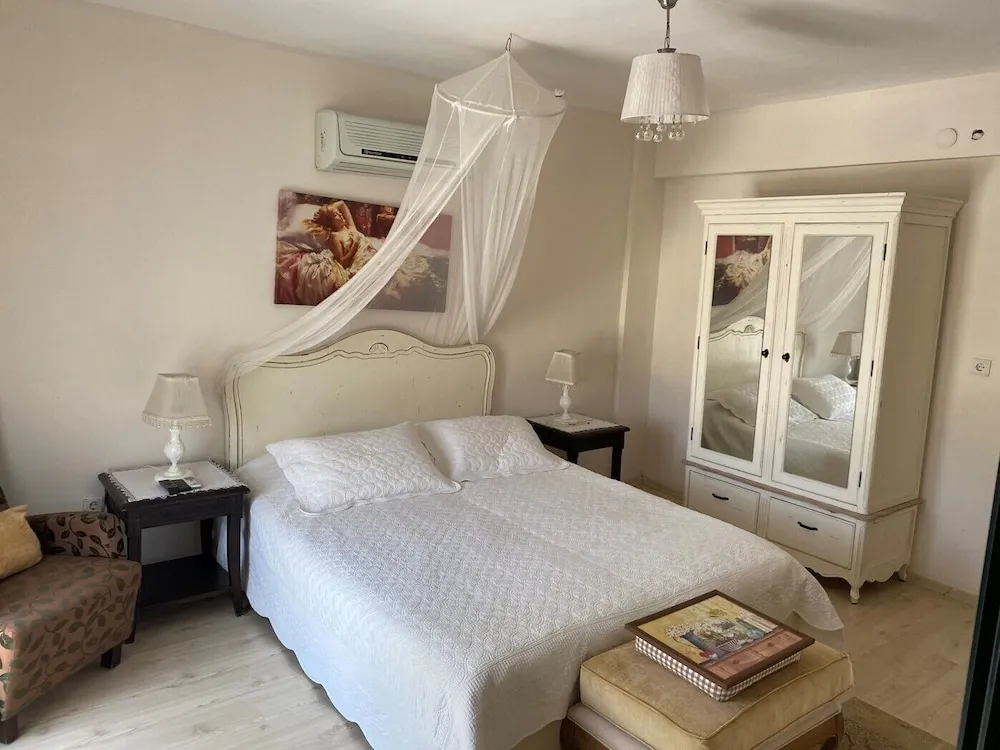 Romantic Tek Büyük Yataklı Oda