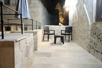 Asma Cave House