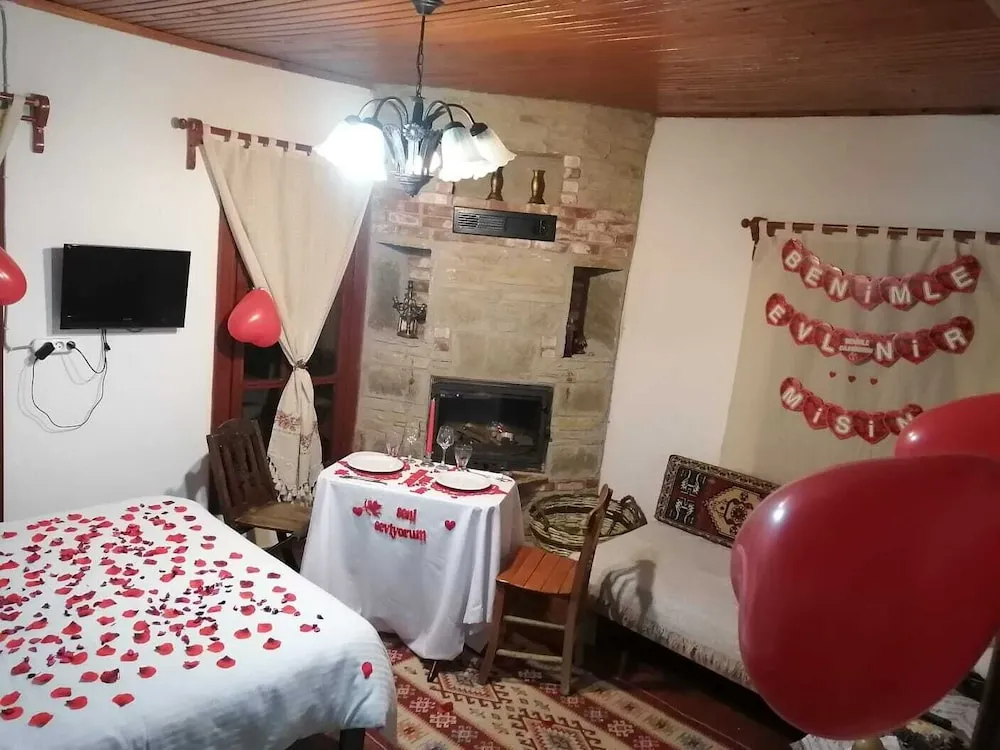 Romantic Oda, 1 Yatak Odası, Sigara İçilmez, Bahçe Manzaralı