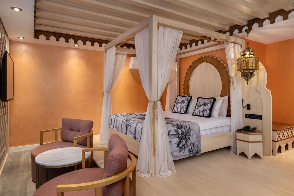 Marakech Room (Jacuzzi and Sauna)