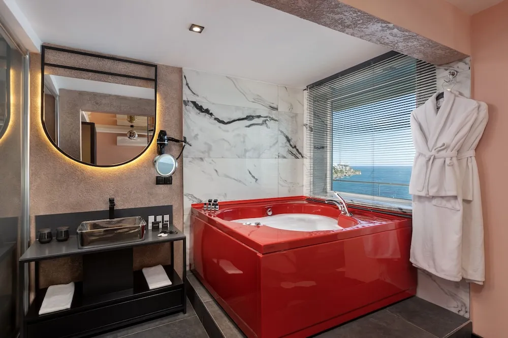 Fantastic Room (Jacuzzi and Sauna)