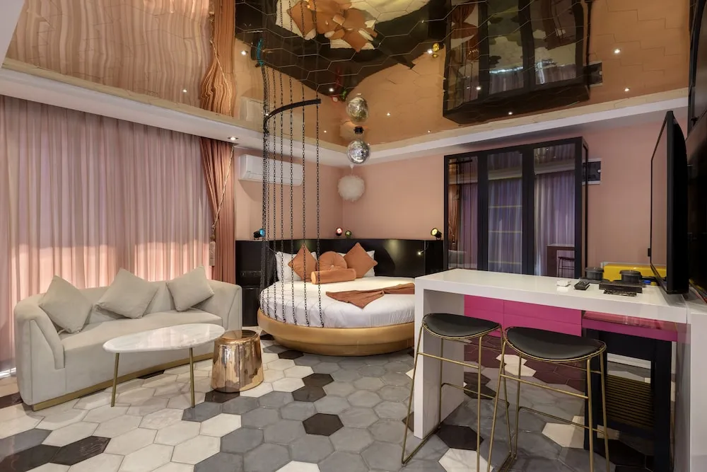 Fantastic Room (Jacuzzi and Sauna)