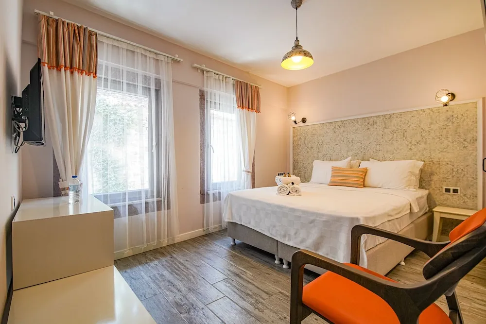 Deluxe Tek Büyük Yataklı Oda