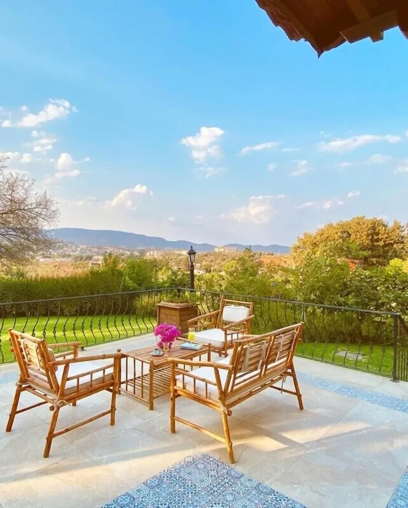 Deluxe Tek Büyük Yataklı Oda, Bahçe Manzaralı