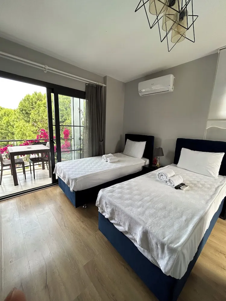 Deluxe Oda, Balkon, Havuz Manzaralı