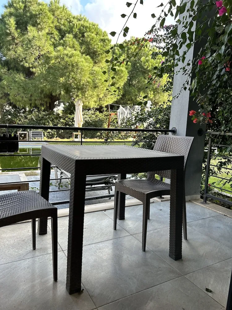Deluxe Oda, Balkon, Havuz Manzaralı
