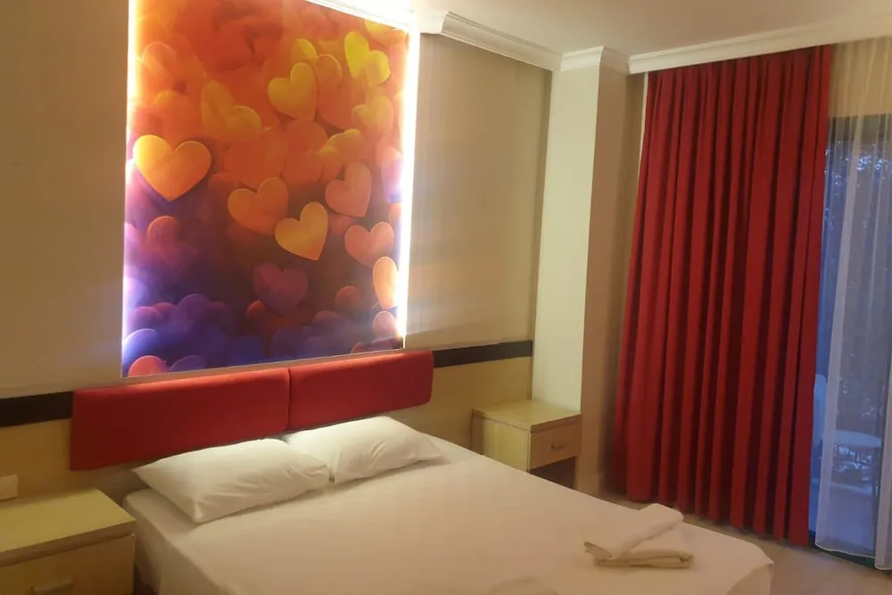 Standard Tek Büyük veya İki Ayrı Yataklı Oda