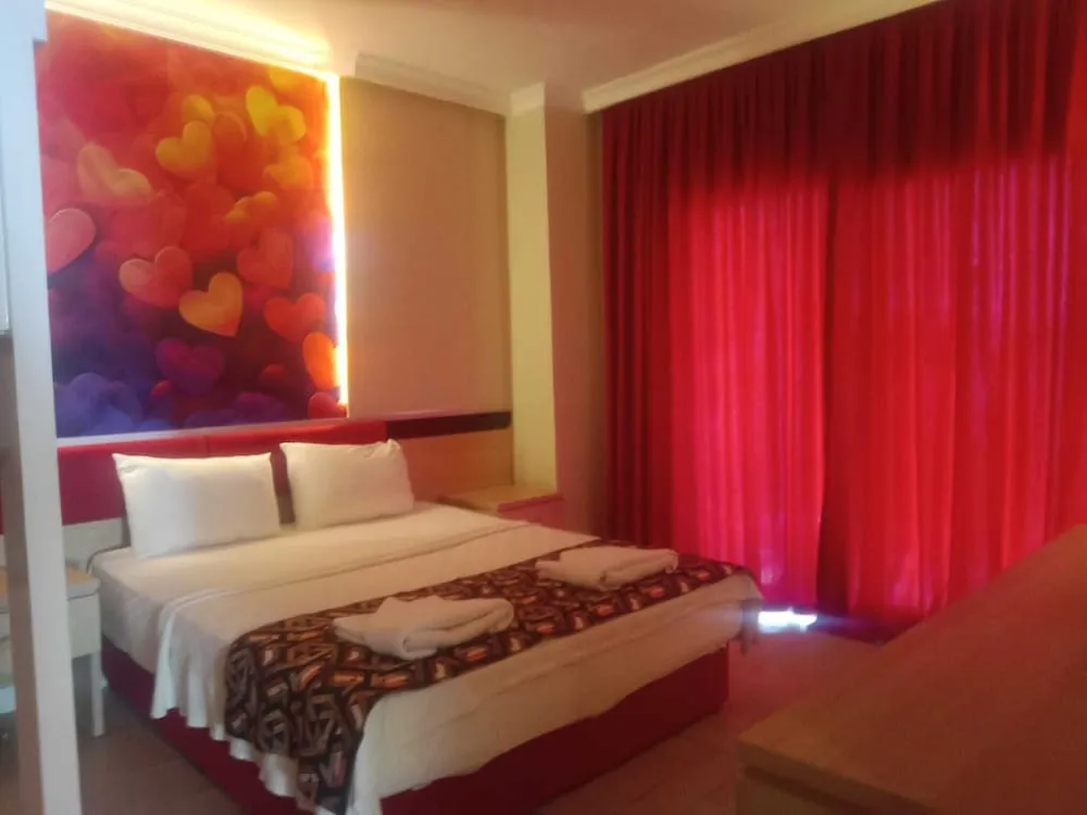 Standard Tek Büyük veya İki Ayrı Yataklı Oda