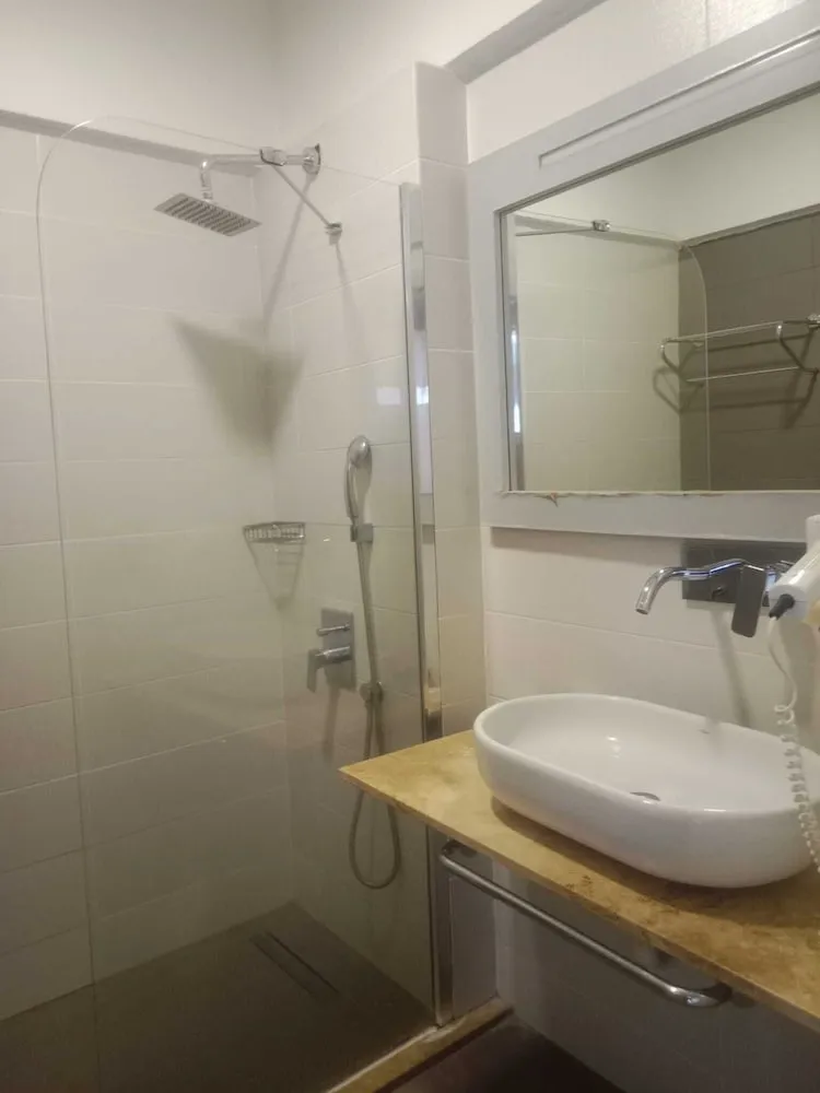 Standard Tek Büyük veya İki Ayrı Yataklı Oda