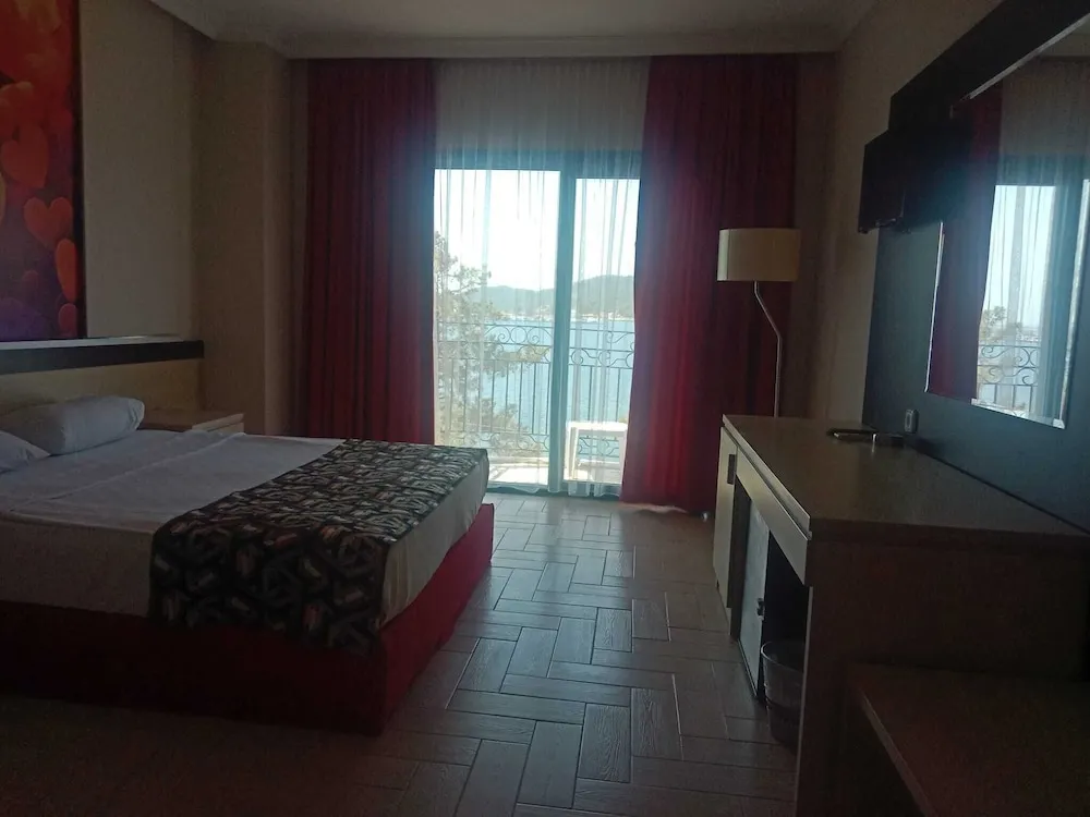 Standard Tek Büyük veya İki Ayrı Yataklı Oda