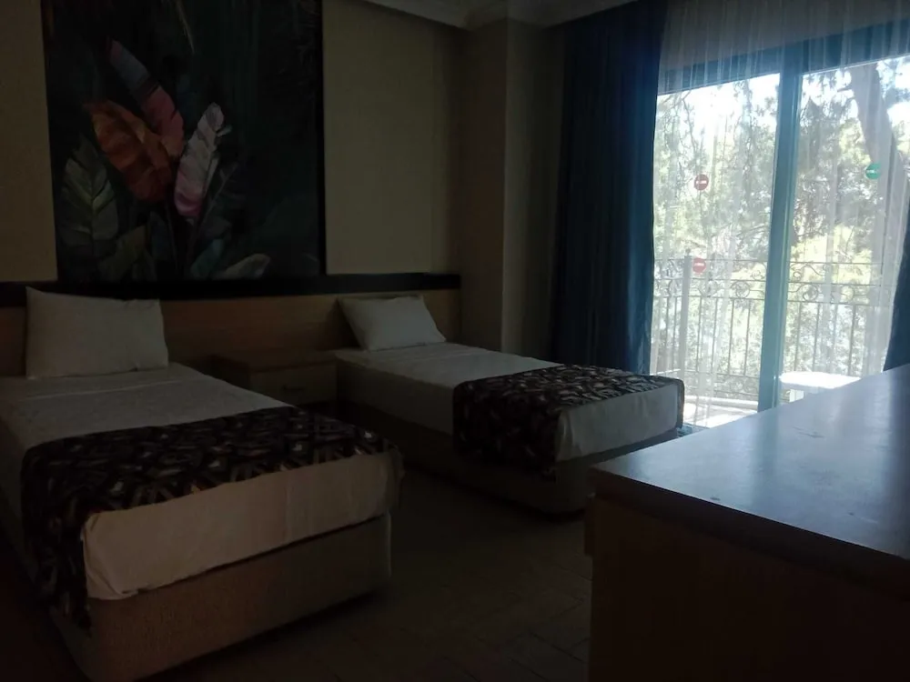 Standard Tek Büyük veya İki Ayrı Yataklı Oda