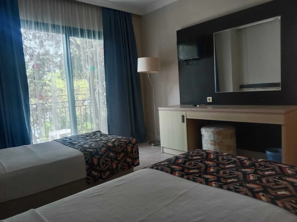 Standard Tek Büyük veya İki Ayrı Yataklı Oda