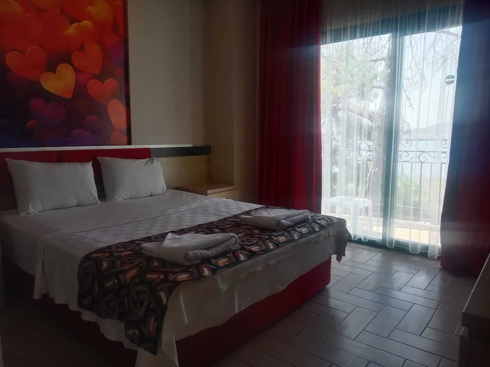 Standard Tek Büyük veya İki Ayrı Yataklı Oda