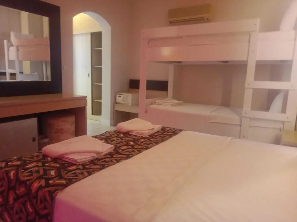 Family Dört Kişilik Oda