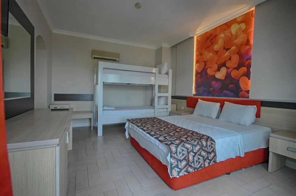 Family Dört Kişilik Oda