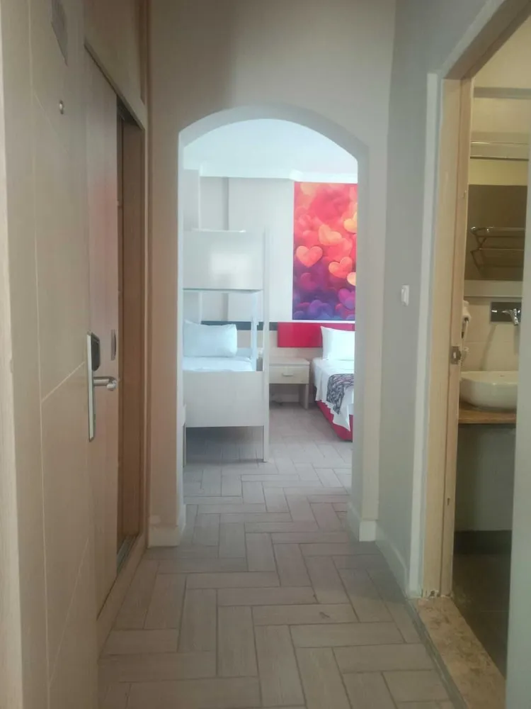 Family Dört Kişilik Oda