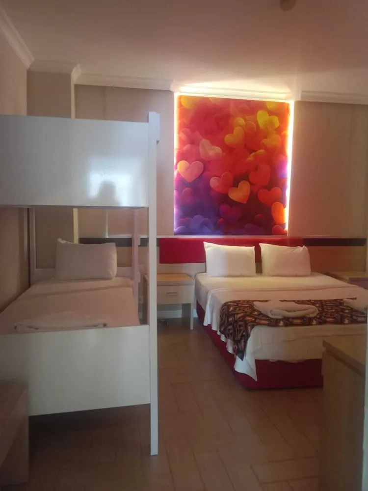 Family Dört Kişilik Oda