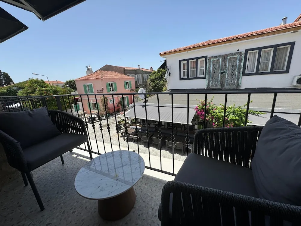 Superior Oda, Balkon