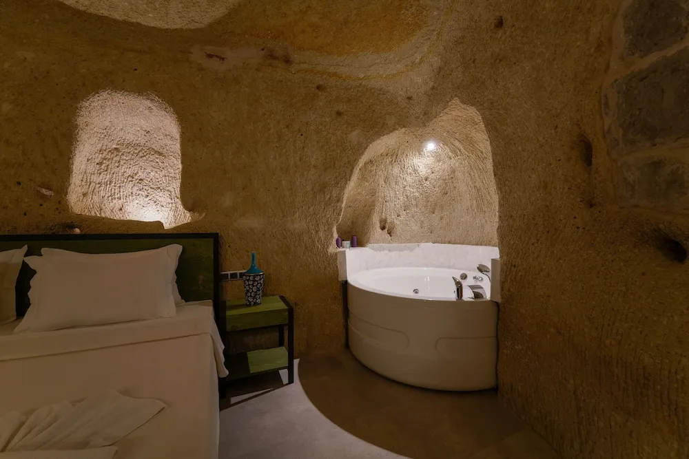 EXCLUSIVE CAVE SUITE ROOM