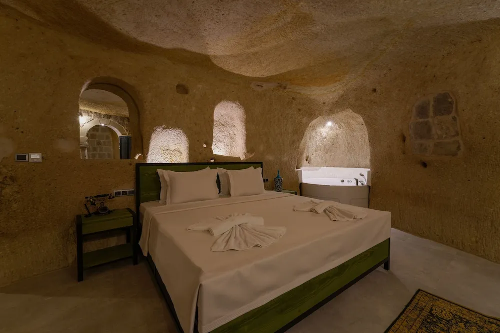 EXCLUSIVE CAVE SUITE ROOM