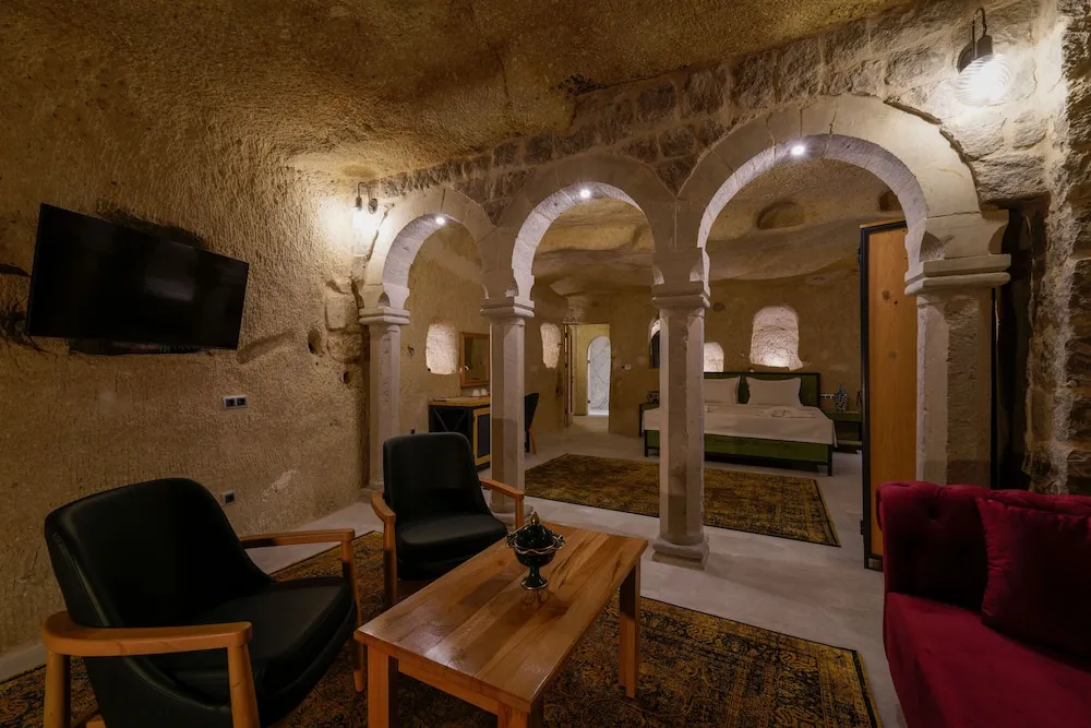 EXCLUSIVE CAVE SUITE ROOM
