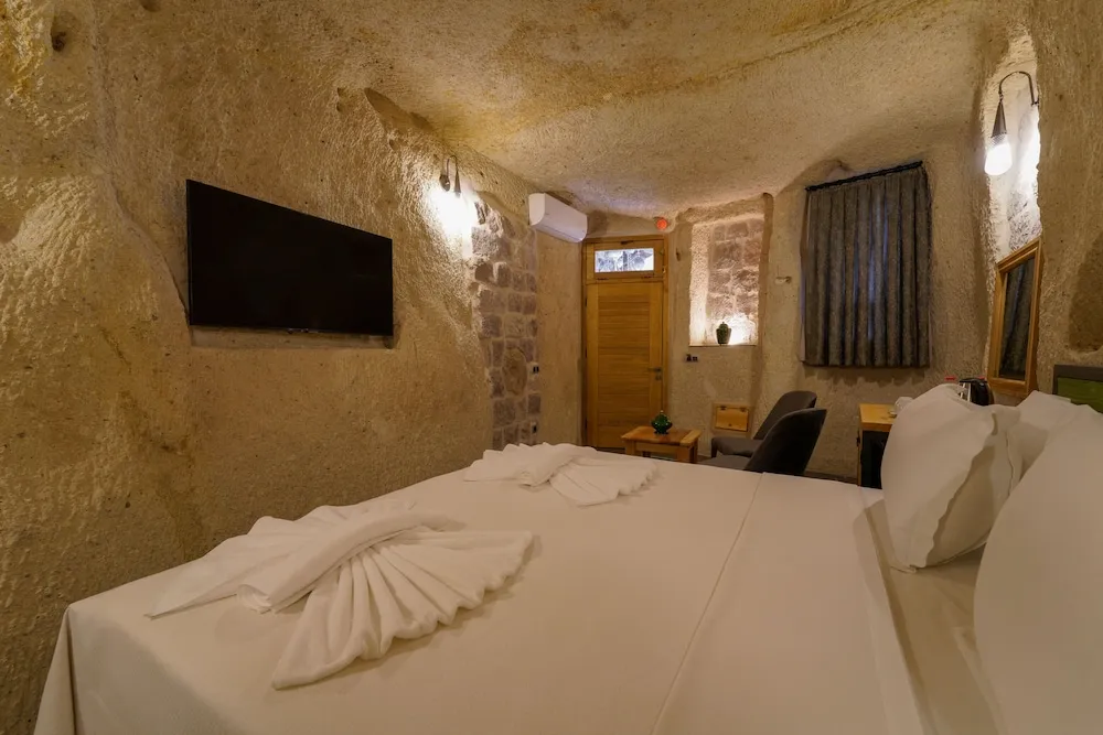 DELUXE CAVE SUITE ROOM