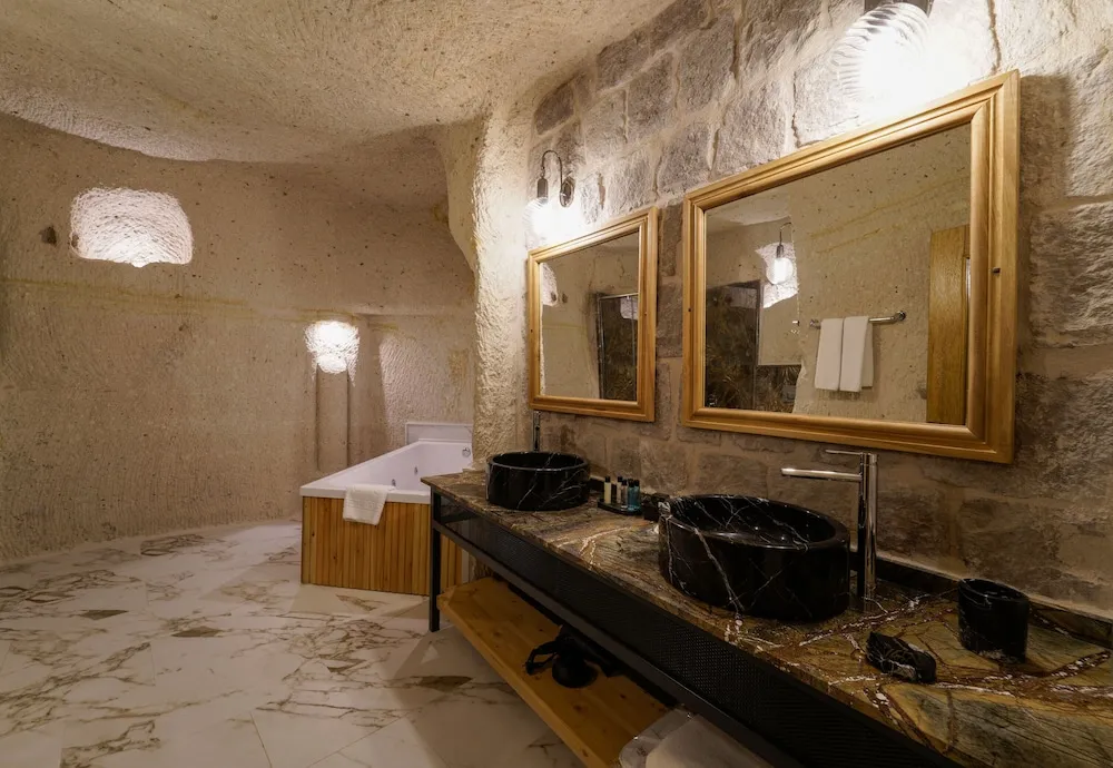DELUXE CAVE SUITE ROOM