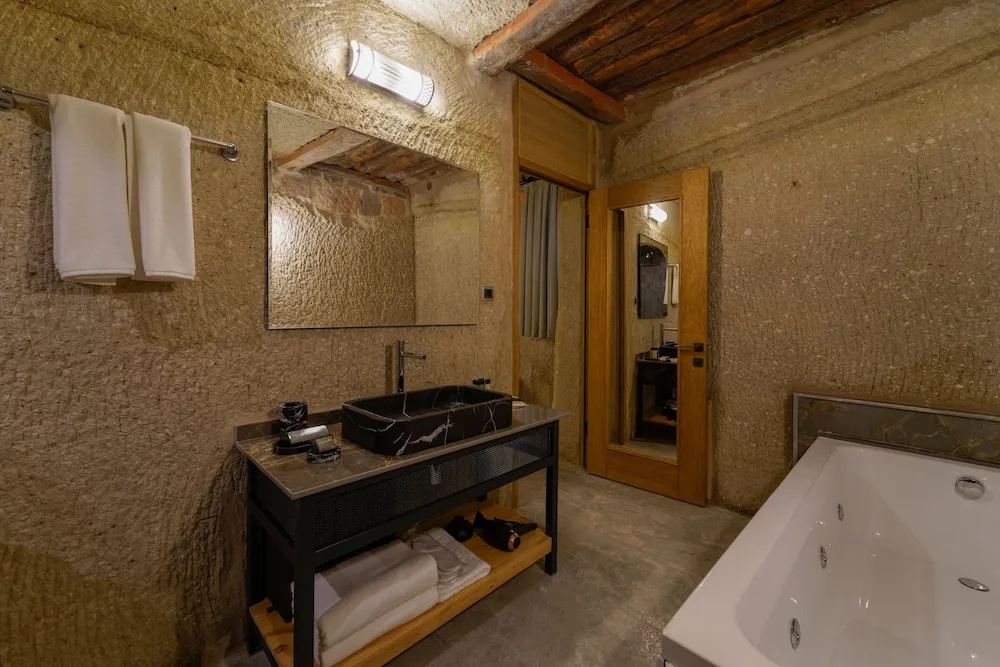 DELUXE CAVE SUITE ROOM
