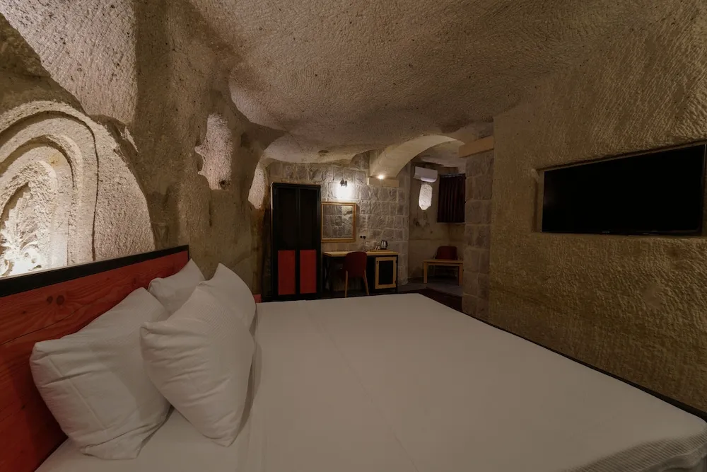 DELUXE CAVE SUITE ROOM