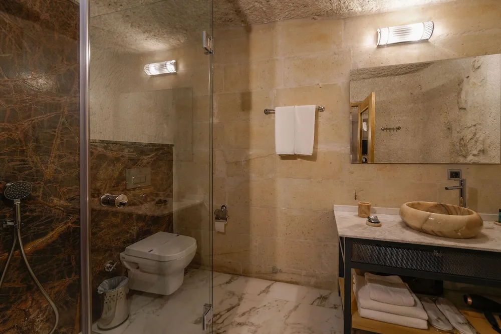 EXCLUSIVE ROOM
