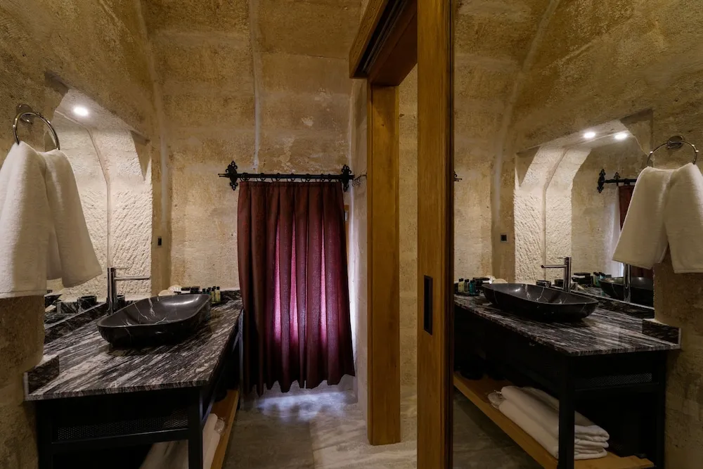 EXCLUSIVE ROOM