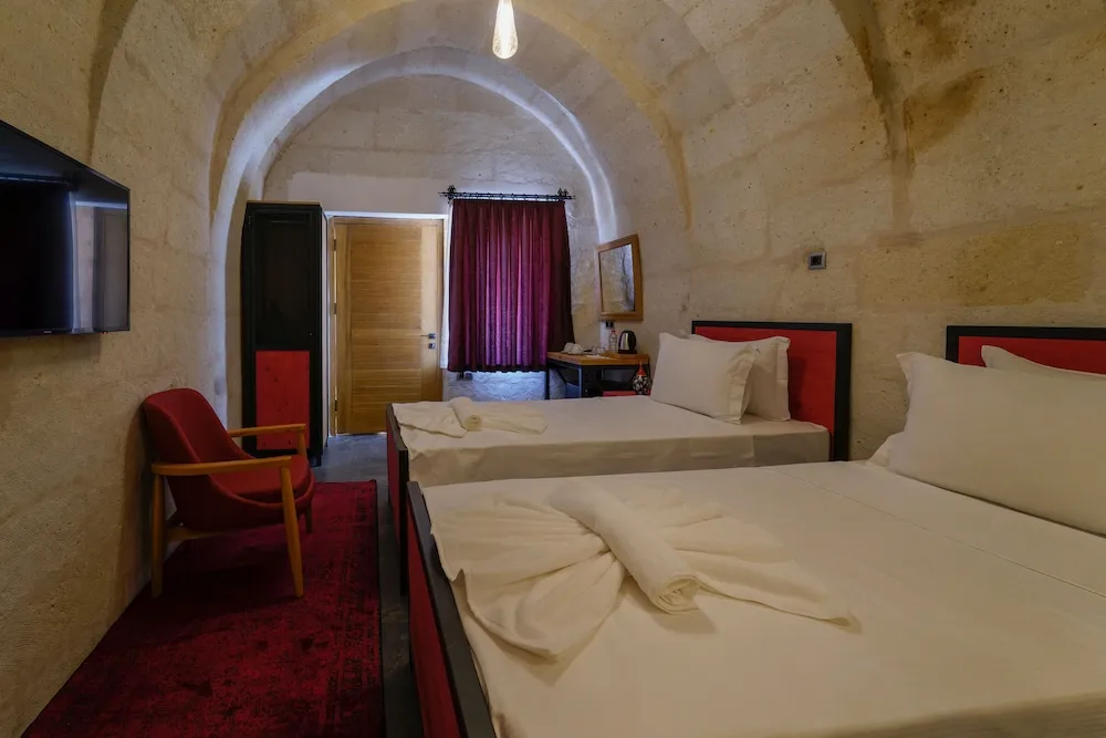 DELUXE CAVE DOUBLE OR TWIN ROOM